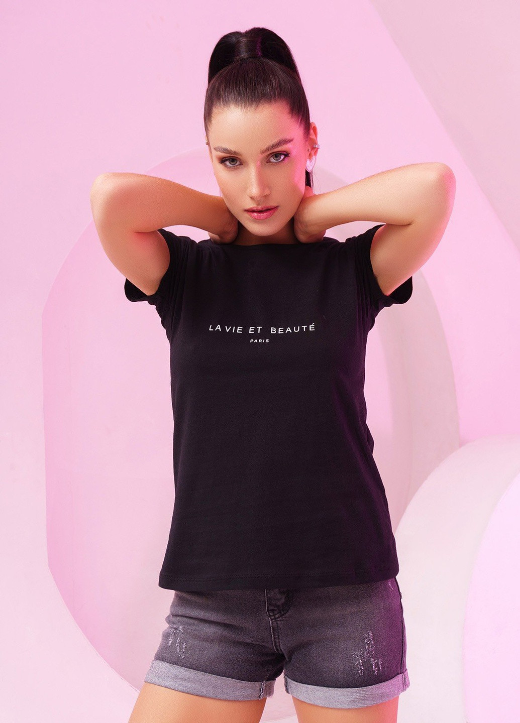 Чорна всесезон футболка жіноча з коротким рукавом ISSA PLUS WN20-250