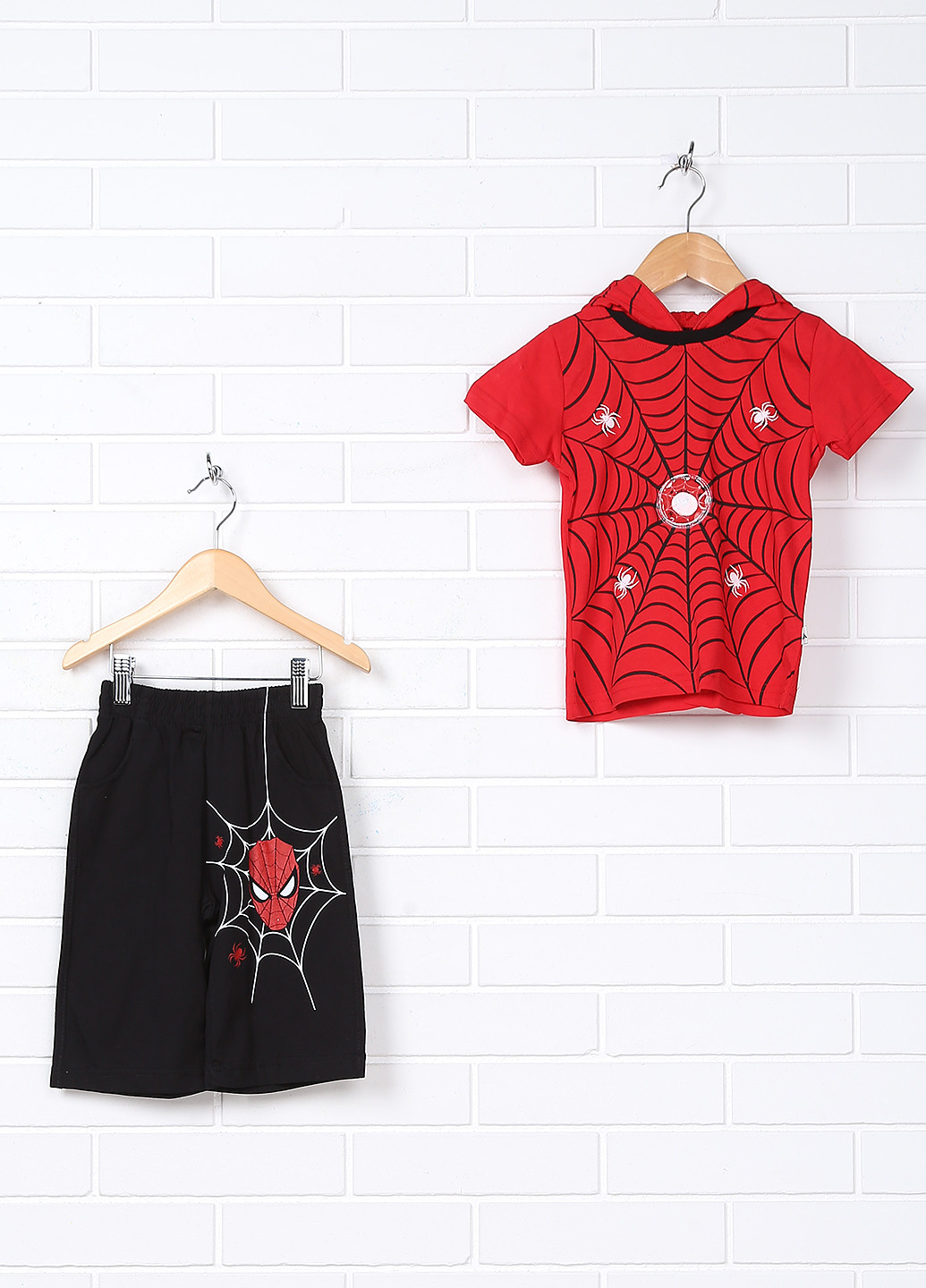Красный летний комплект (футболка, шорты) Gigas