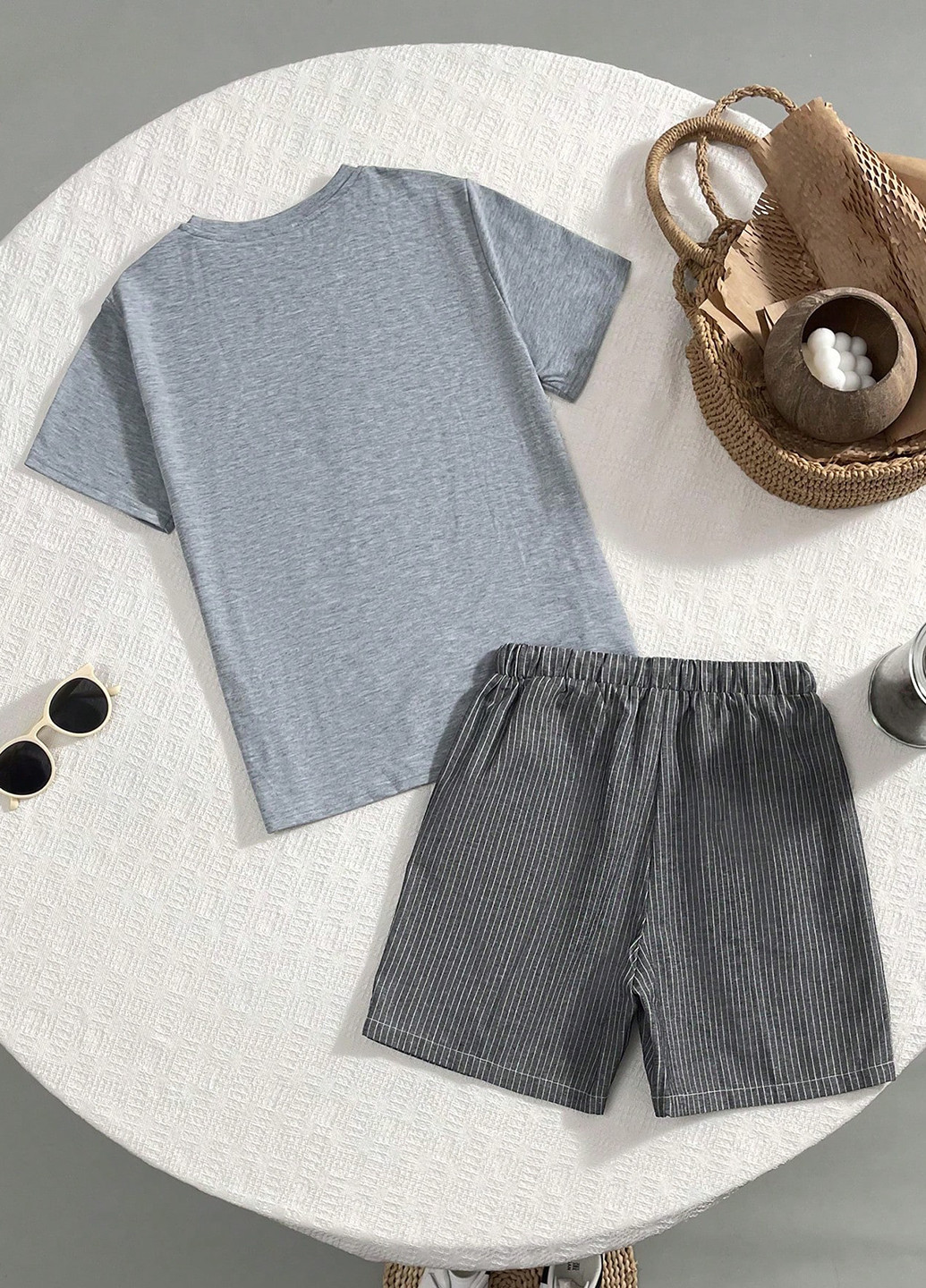 Светло-серый летний комплект (футболка, шорты) SHEIN