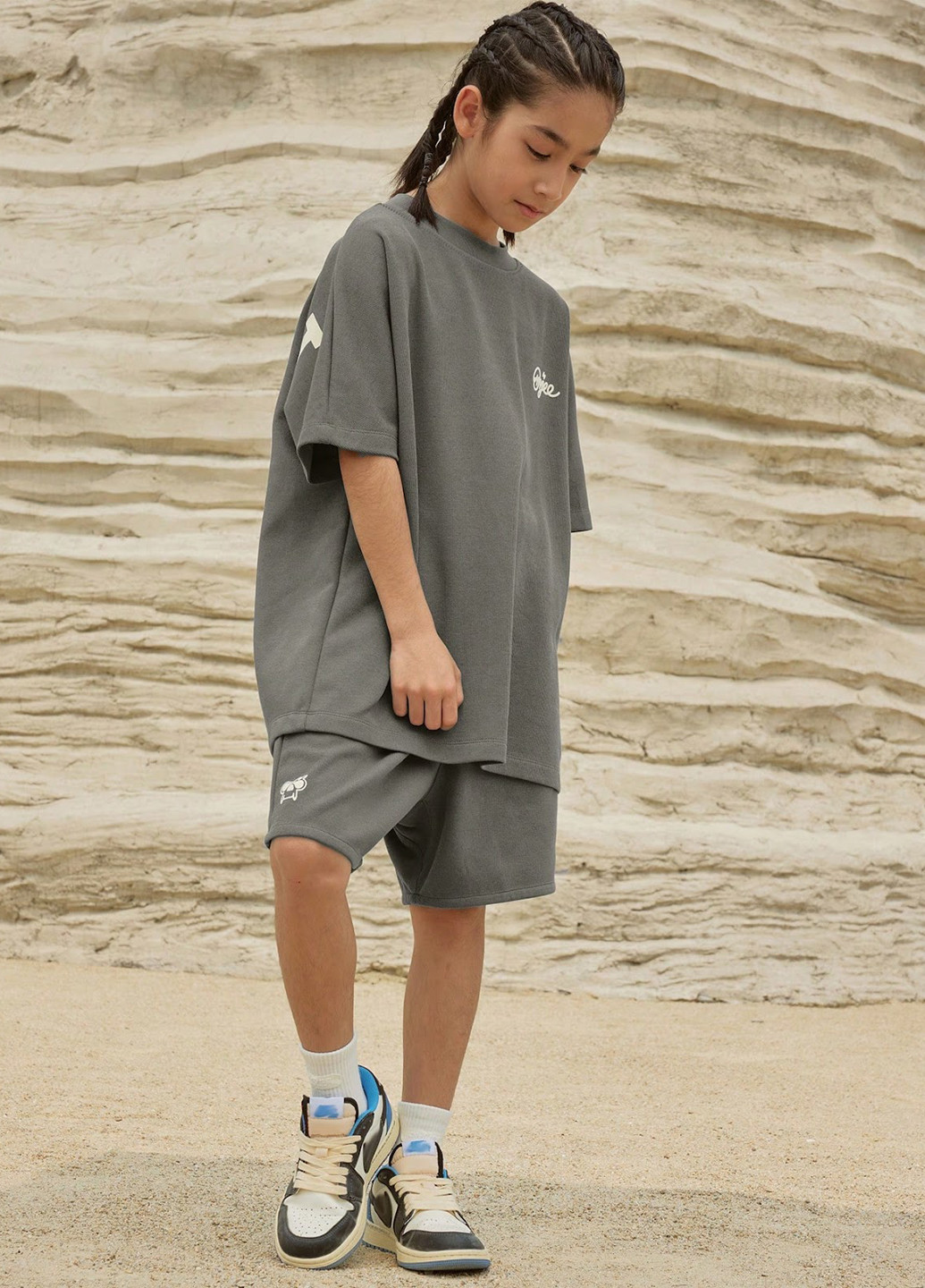 Серый летний костюм (футболка, шорты) с шортами SHEIN
