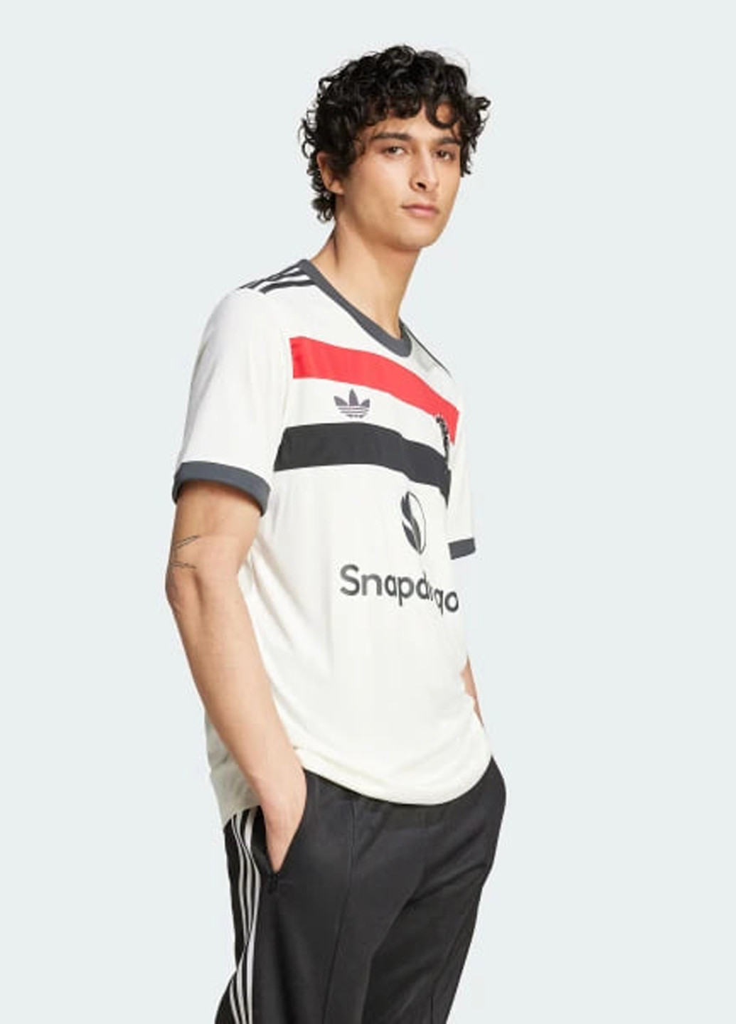 Біла футболка adidas