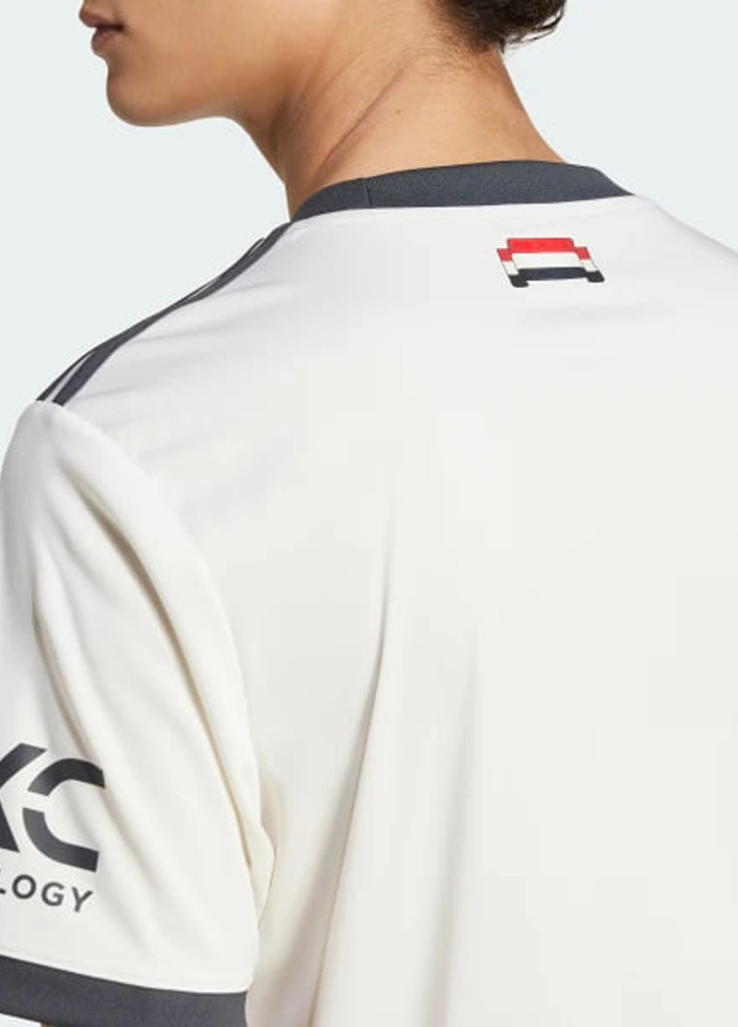 Біла футболка adidas