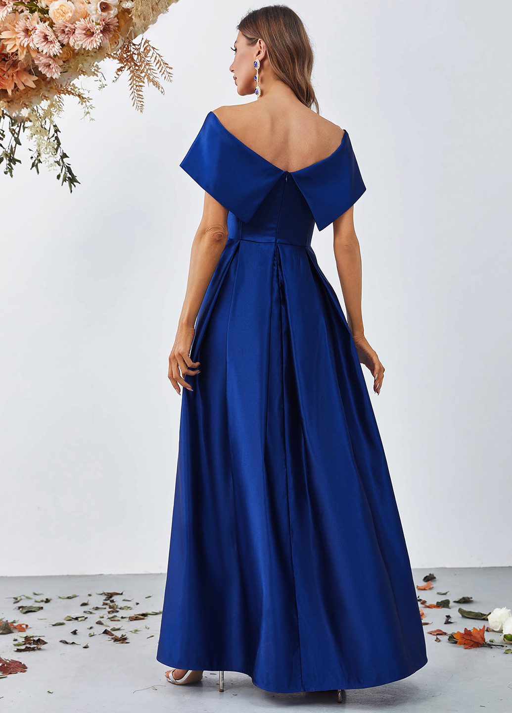 Синя вечірня сукня з відкритими плечима SHEIN однотонна