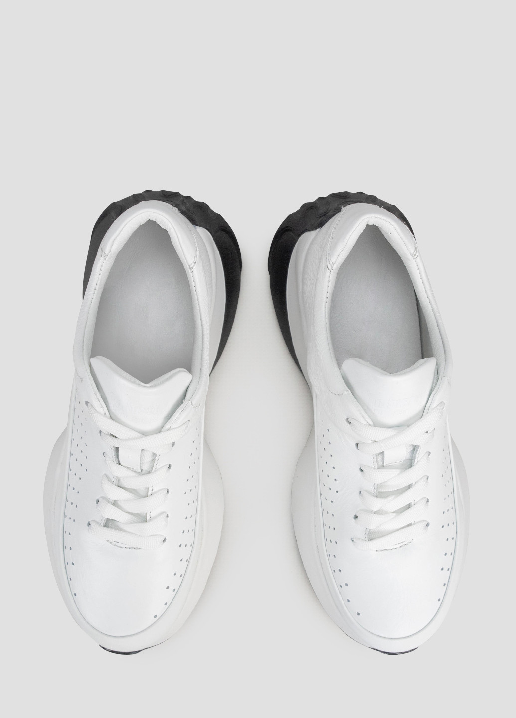 Белые демисезонные кроссовки Rispetto