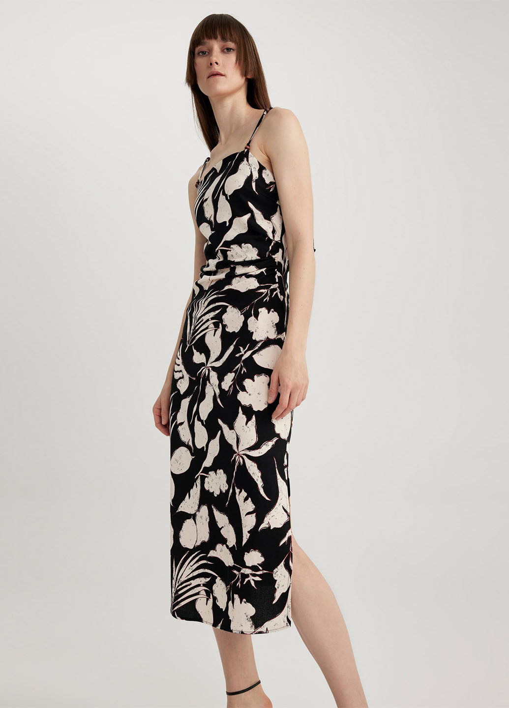 Чорна кежуал сукня сукня-комбінація DeFacto з квітковим принтом