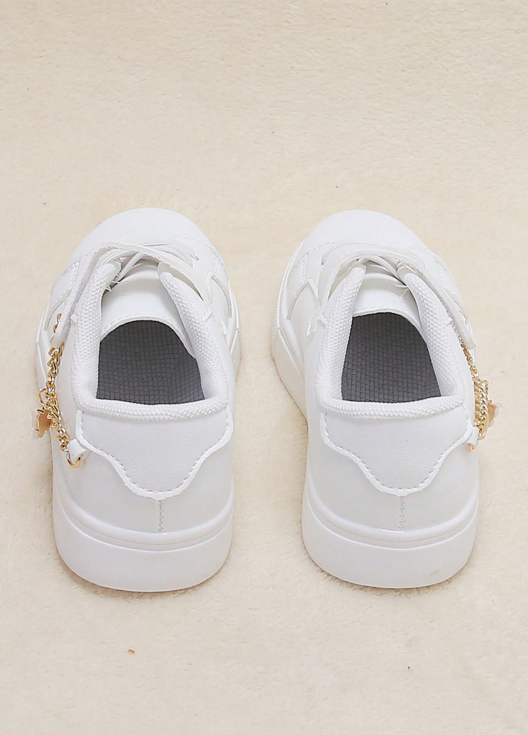 Білі осінні кросівки SHEIN