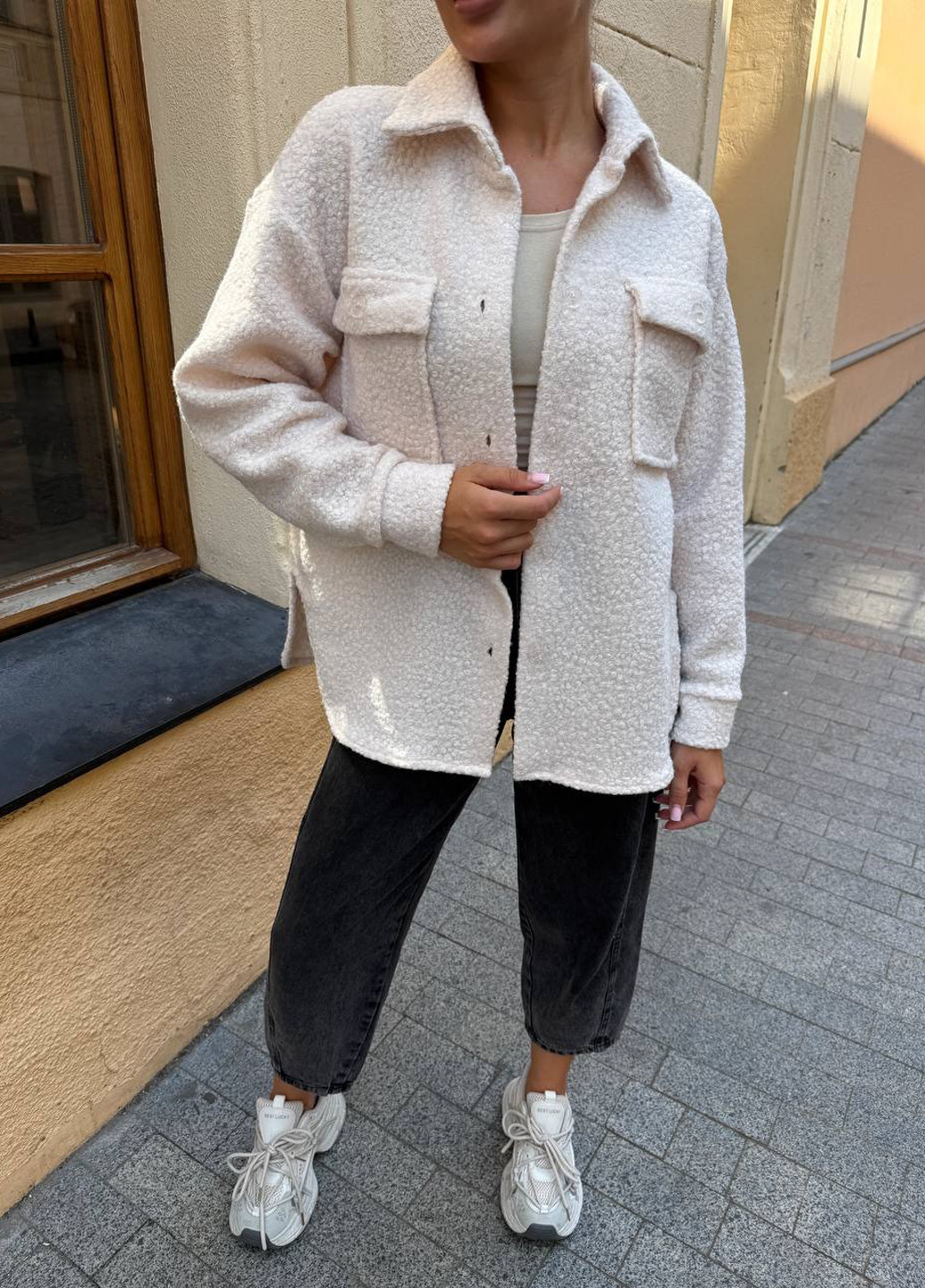 Молочная кэжуал рубашка однотонная No Brand