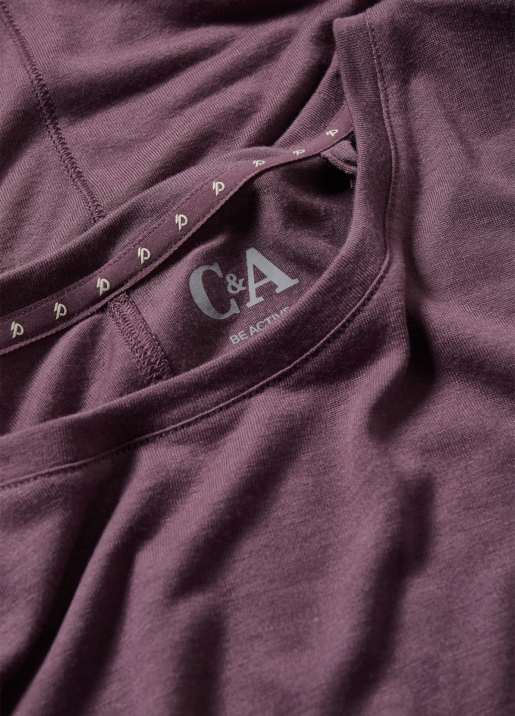 Темно-лиловая летняя футболка C&A