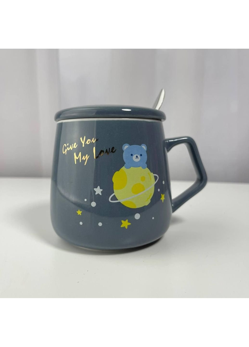 Кружка с крышкой и ложкой Мишка на планете серый 5682 400 мл No Brand (253669284)