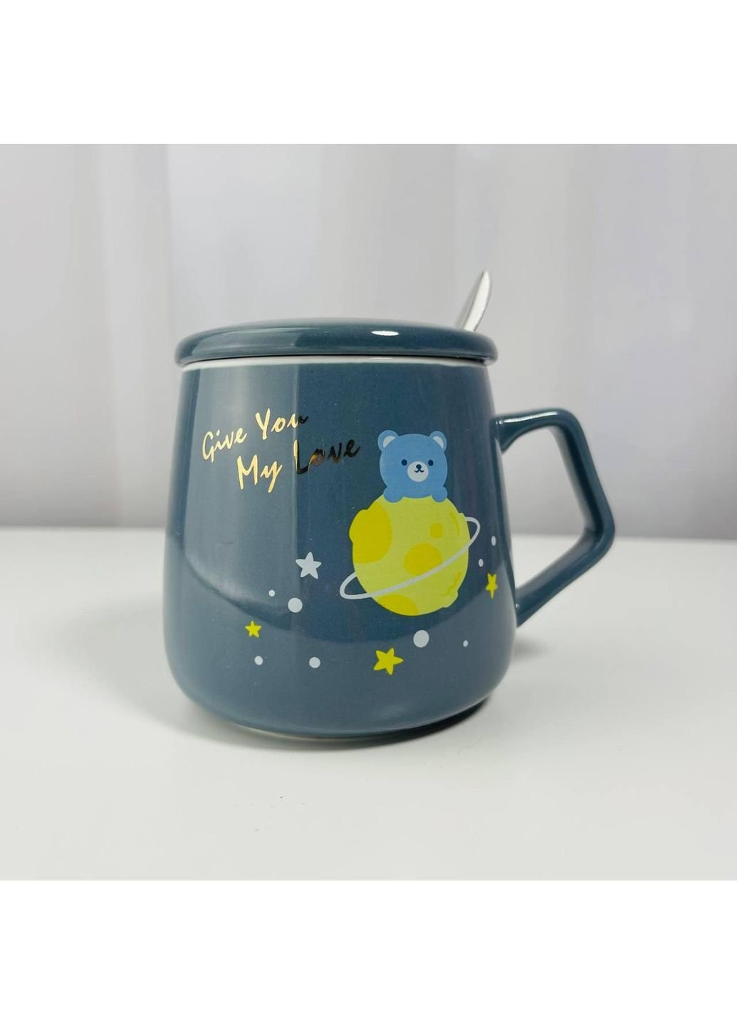 Кружка с крышкой и ложкой Мишка на планете серый 5682 400 мл No Brand (253669284)