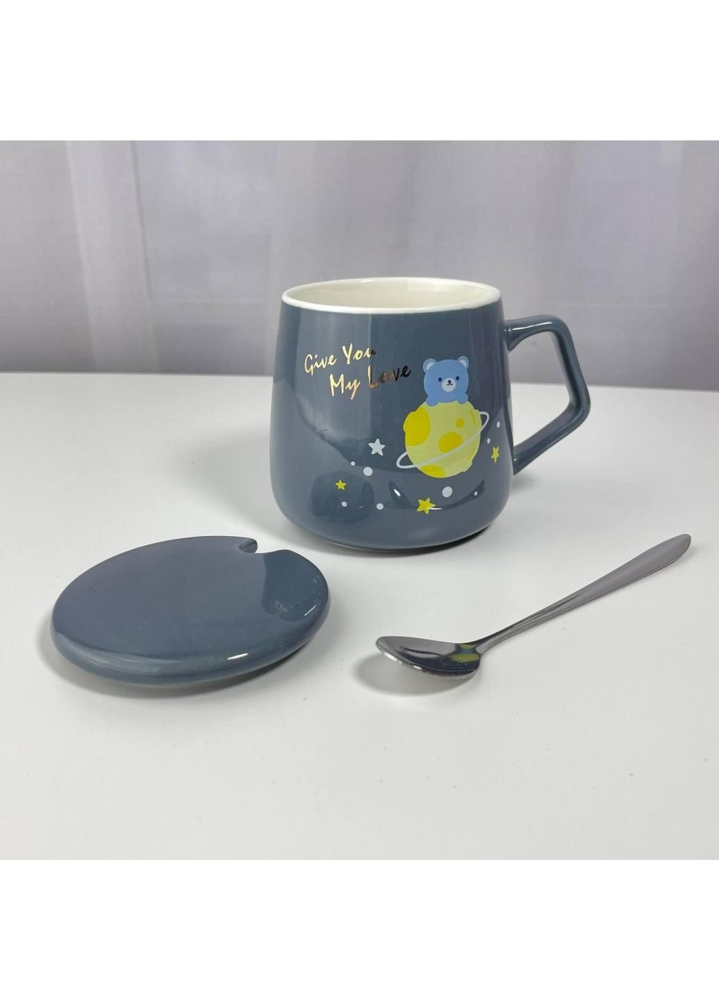 Кружка с крышкой и ложкой Мишка на планете серый 5682 400 мл No Brand (253669284)