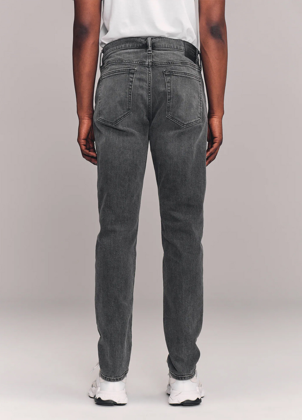 Серые демисезонные зауженные джинсы Abercrombie & Fitch
