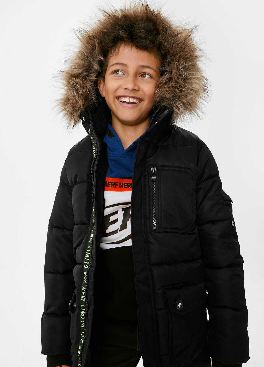 Черная зимняя зимняя куртка для мальчика 2132590 C&A