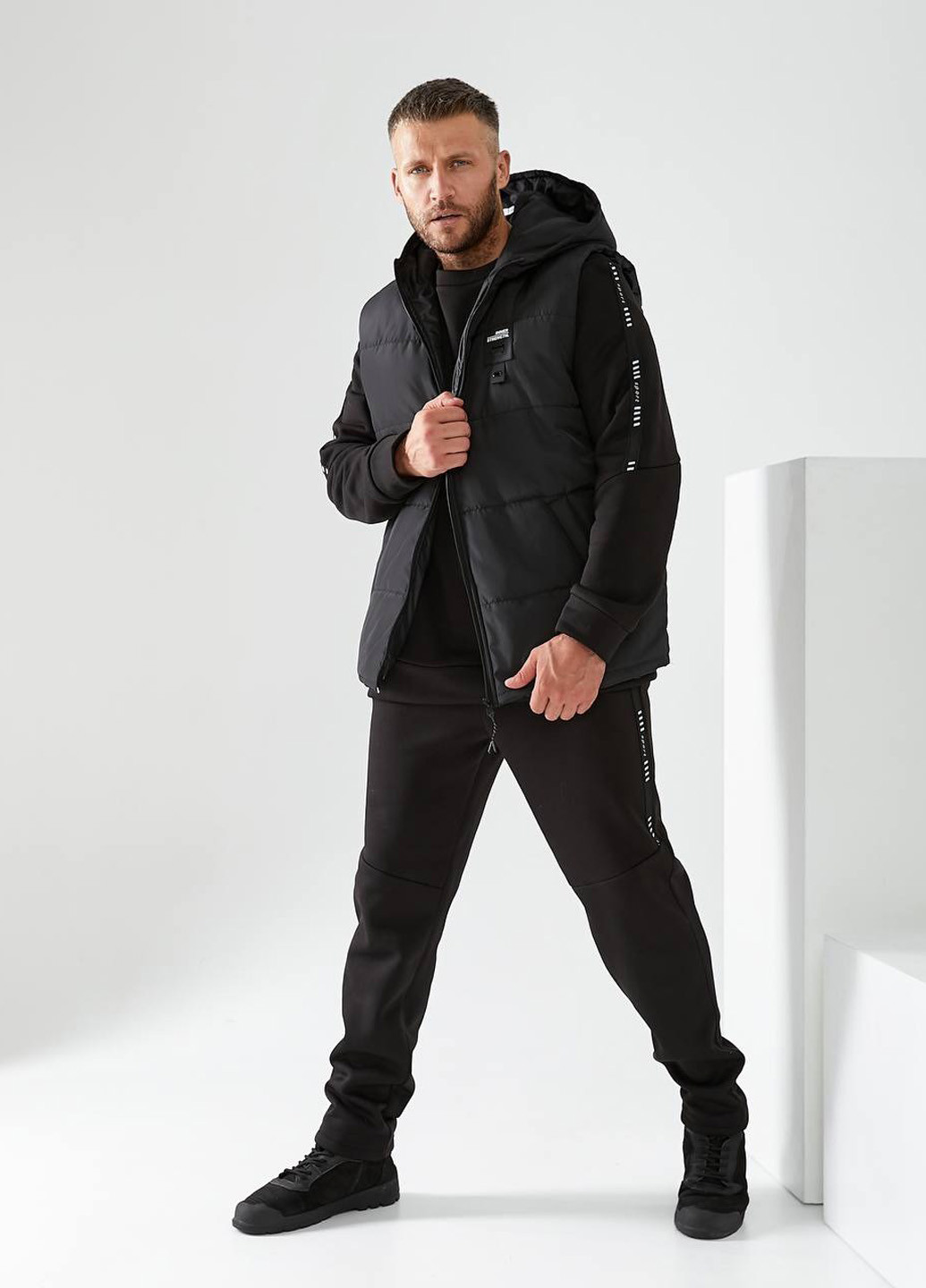 Черный демисезонный костюм (жилет, свитшот, брюки) брючный, тройка No Brand