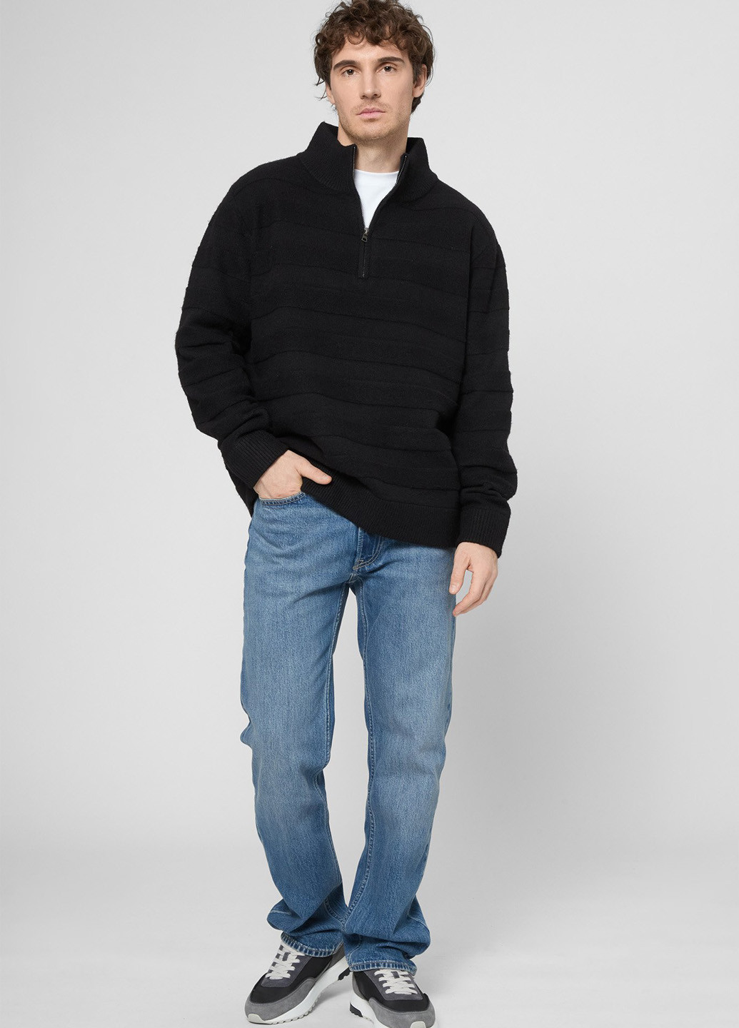 Чорний зимовий светр PRPY