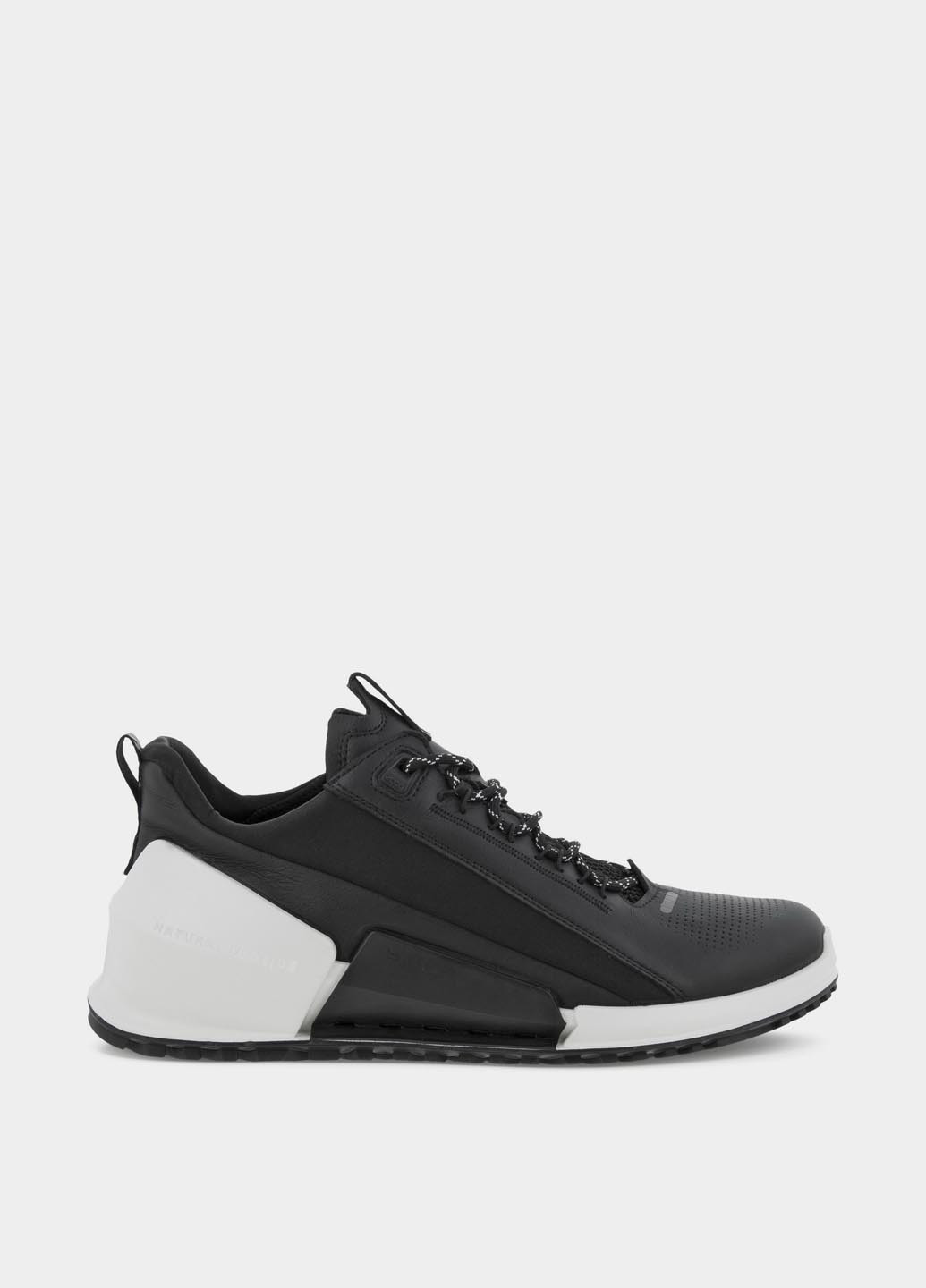 Черные демисезонные кросовки Ecco