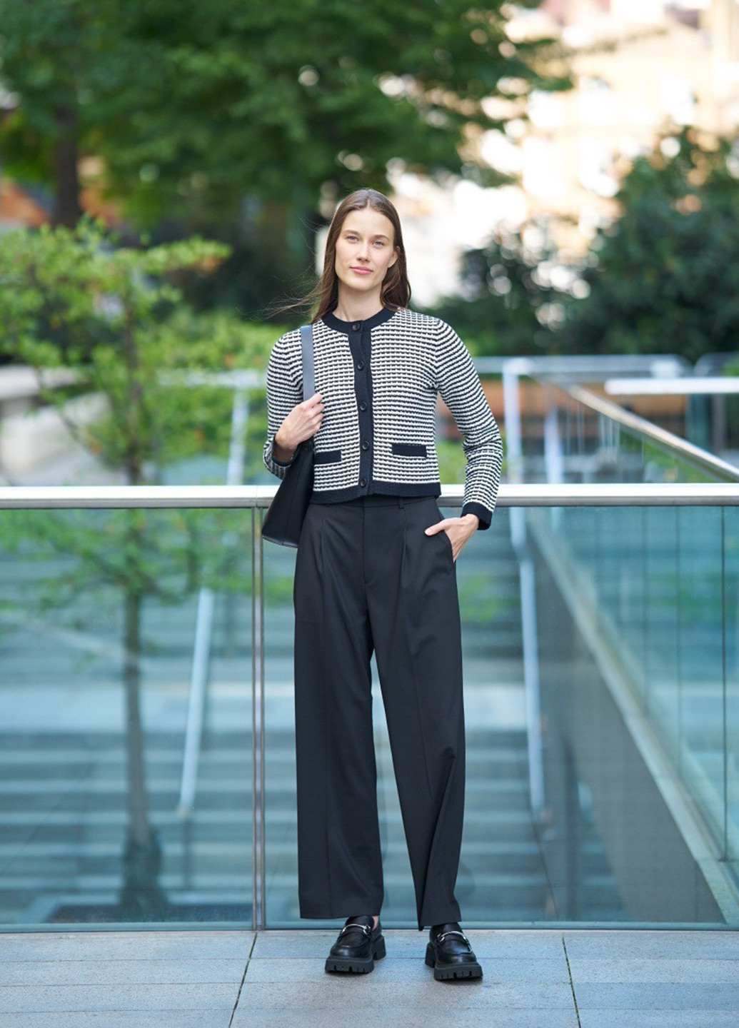 Черно-белый демисезонный кардиган Uniqlo