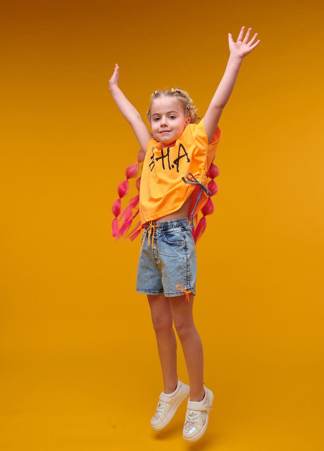 Джинсові шорти з помаранчевими шнурками для дівчинки Yumster (252558630)