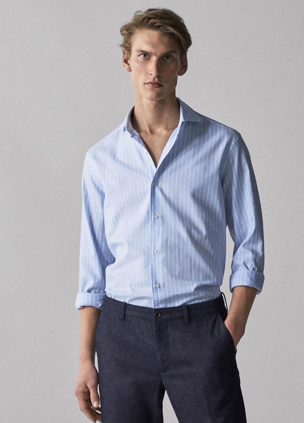 Синяя классическая рубашка в полоску Massimo Dutti