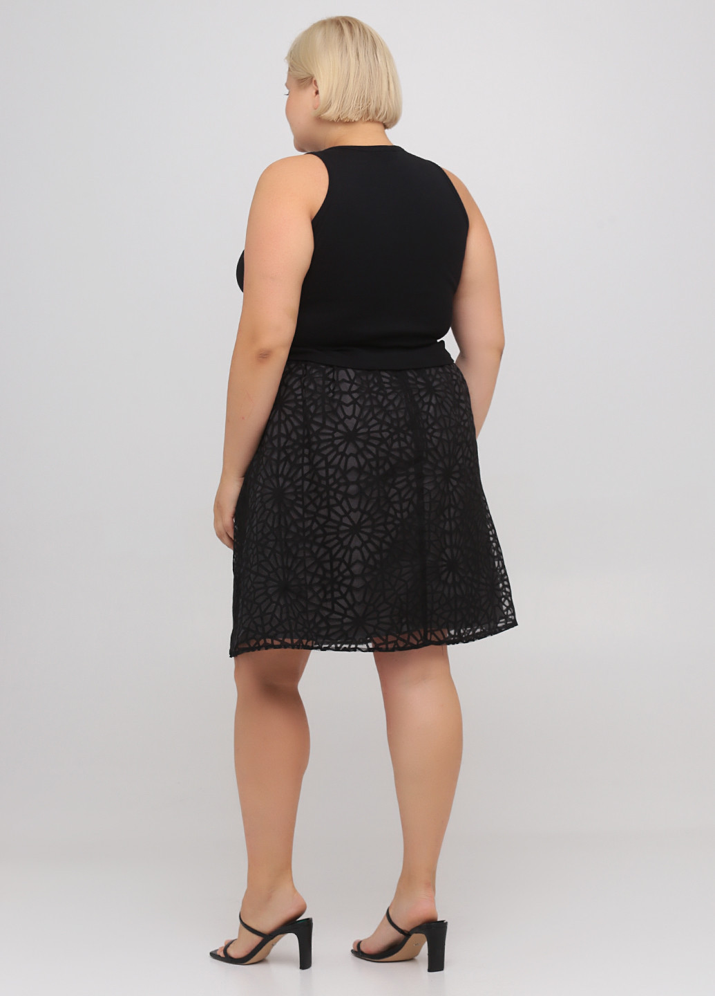 Черная кэжуал с абстрактным узором юбка Vero Moda клешированная