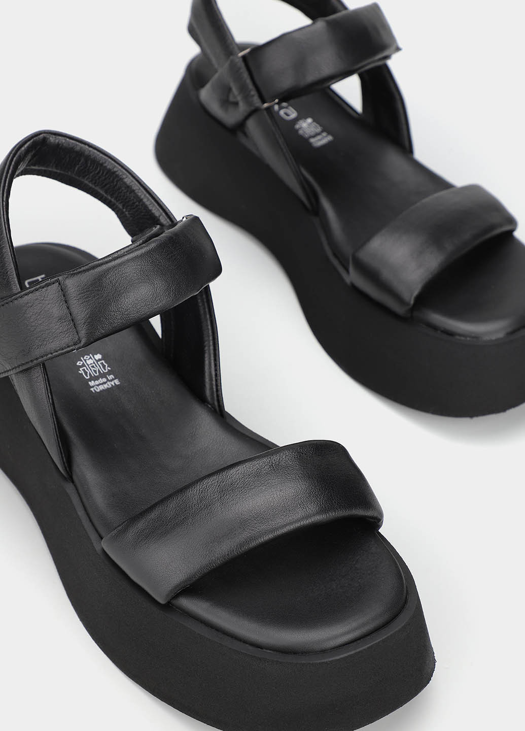 Черные босоножки Braska на липучке