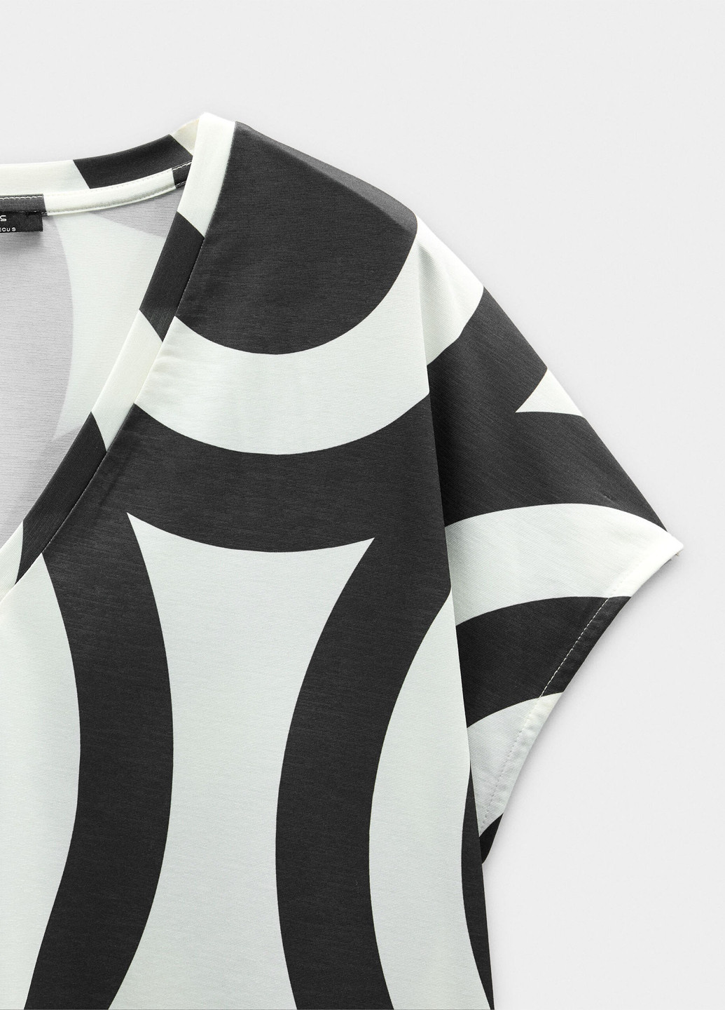 Чёрно-белую блуза Parfois