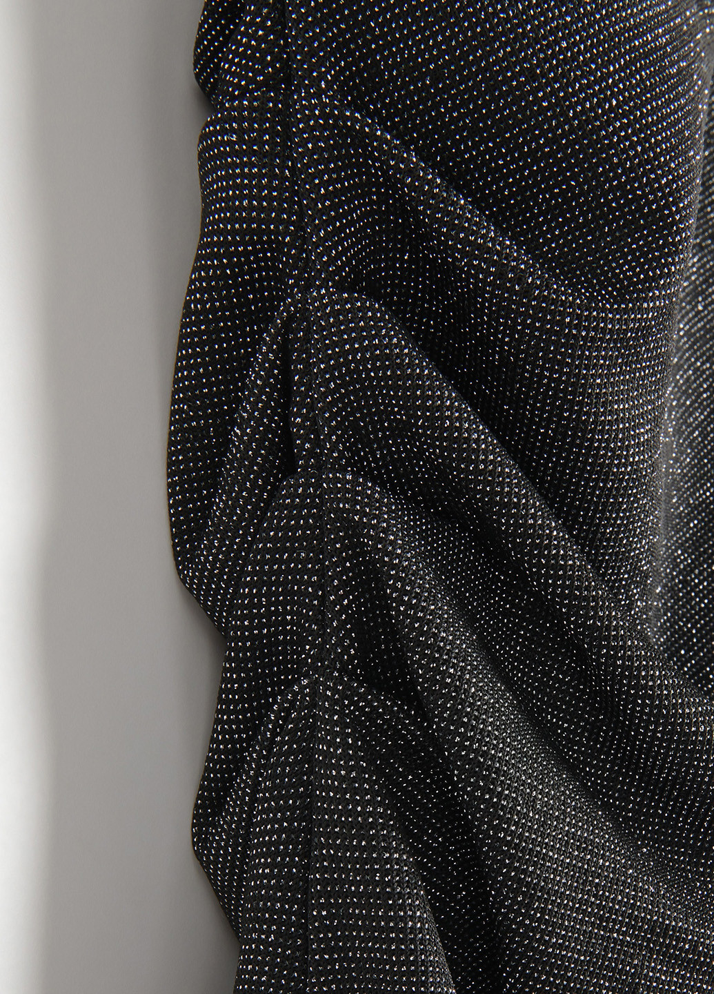 Черное вечернее, коктейльное платье на одно плечо Reserved однотонное