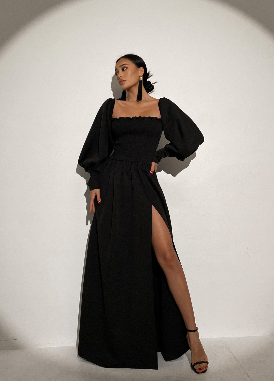 Черное вечернее шикарное с открытыми плечами Jadone Fashion