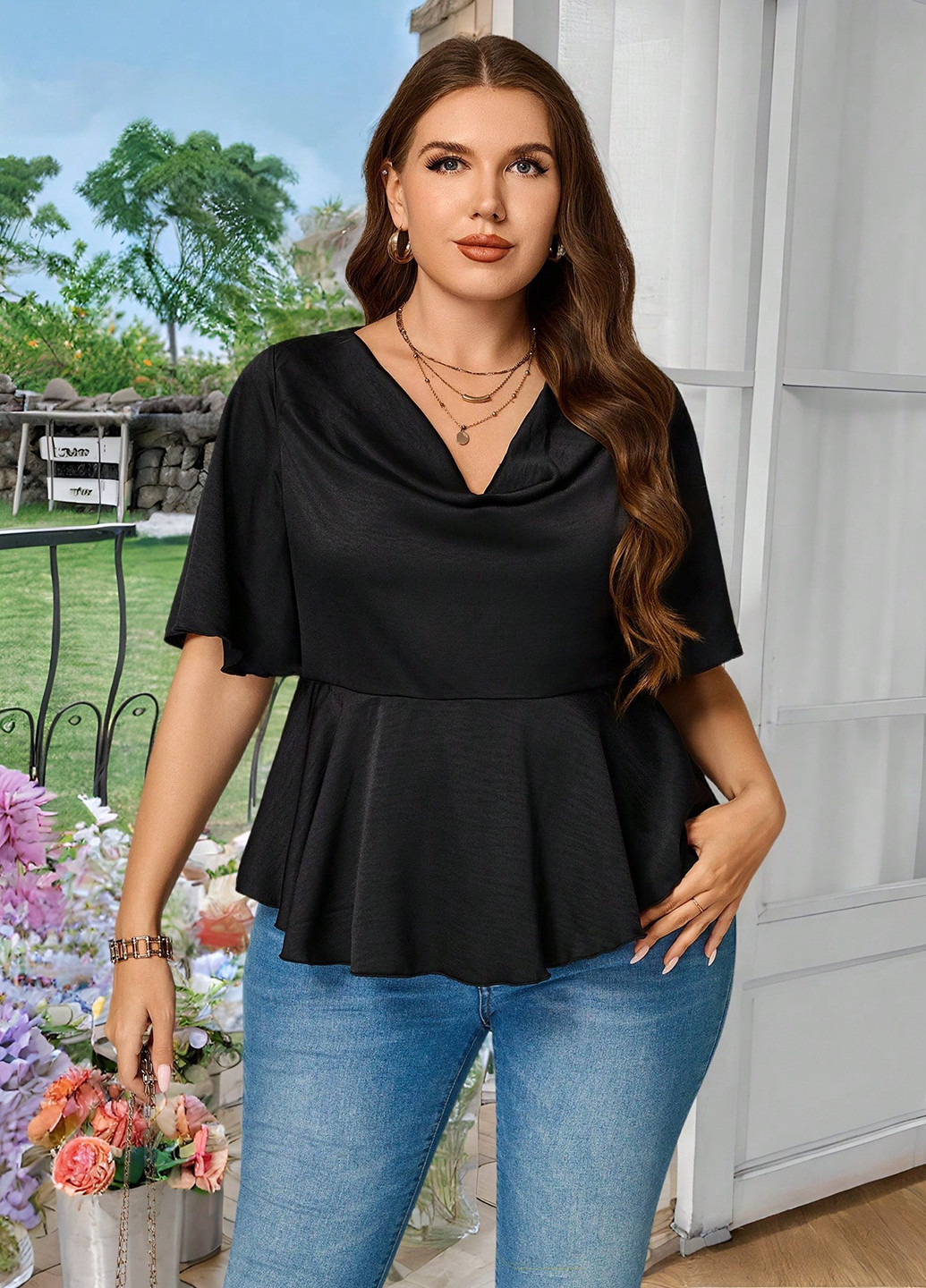 Чёрная блуза с баской SHEIN