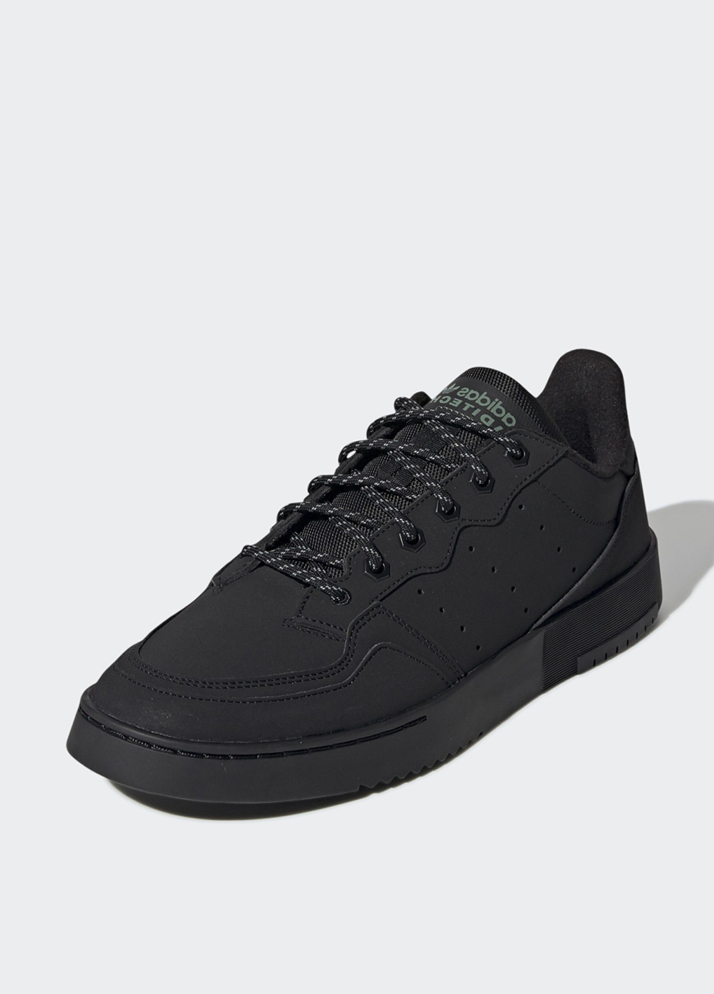 Черные всесезонные кроссовки adidas