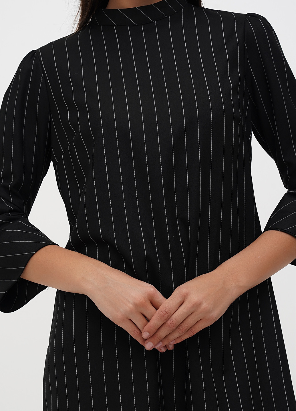 Черное кэжуал платье Sassofono в полоску