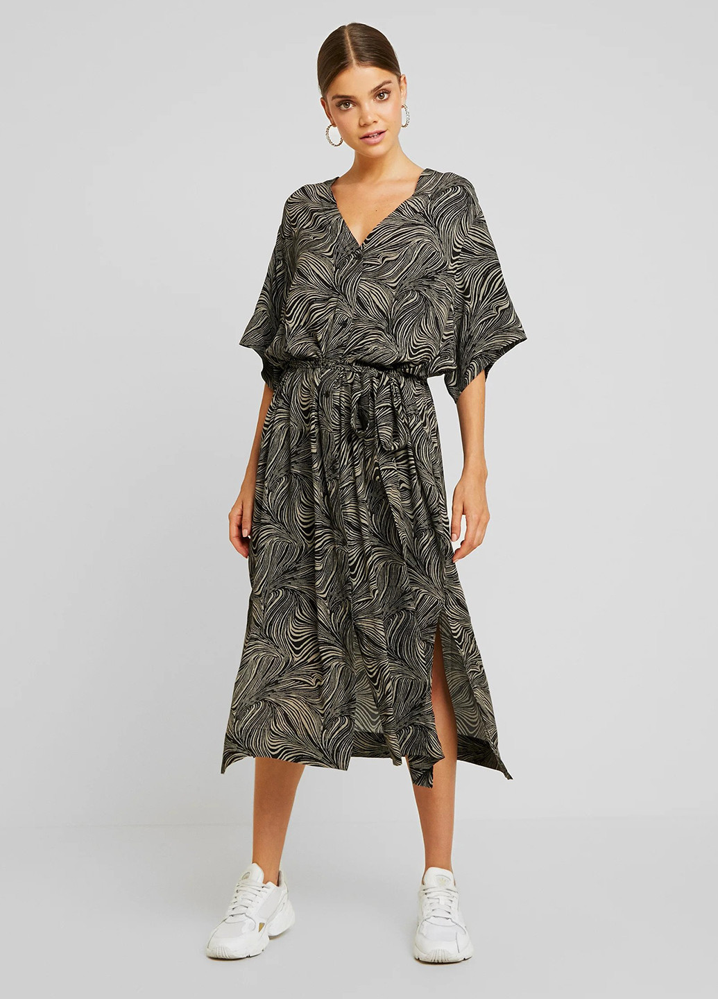 Комбинированное кэжуал платье Weekday с абстрактным узором