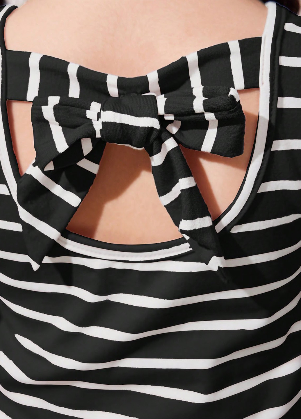 Чорно-біла літня футболка SHEIN