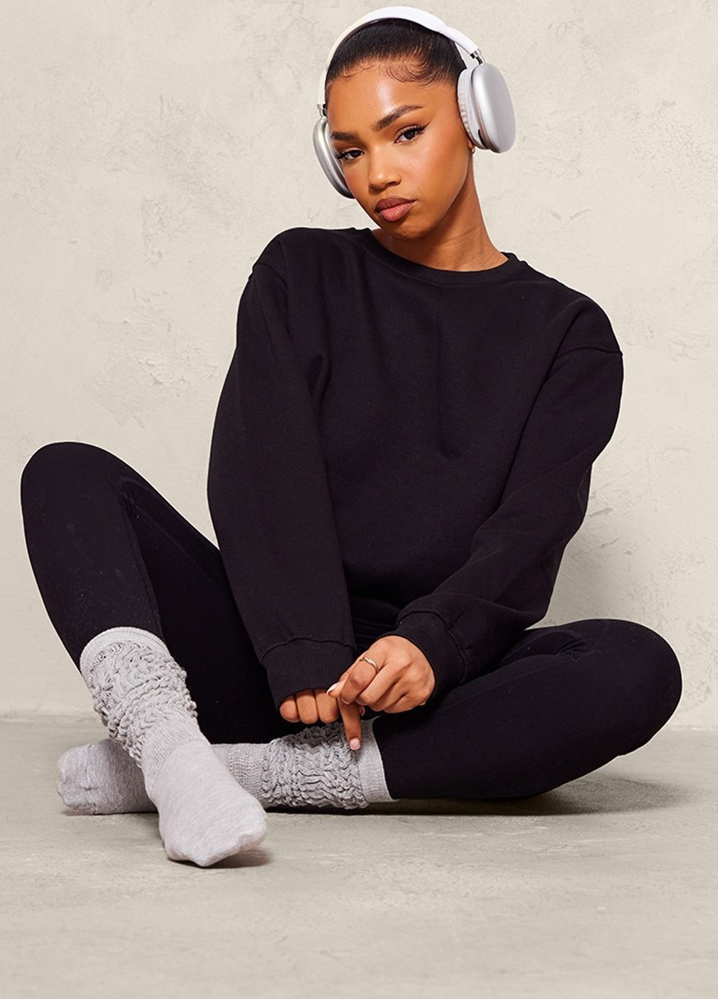 Чорний світшот PrettyLittleThing однотонний без декору (308792169)