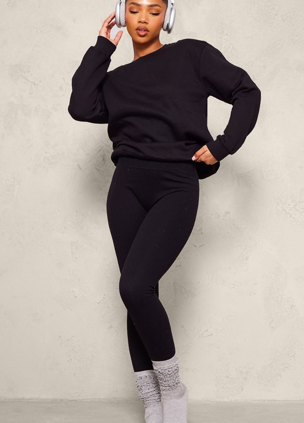 Чорний світшот PrettyLittleThing однотонний без декору (308792169)