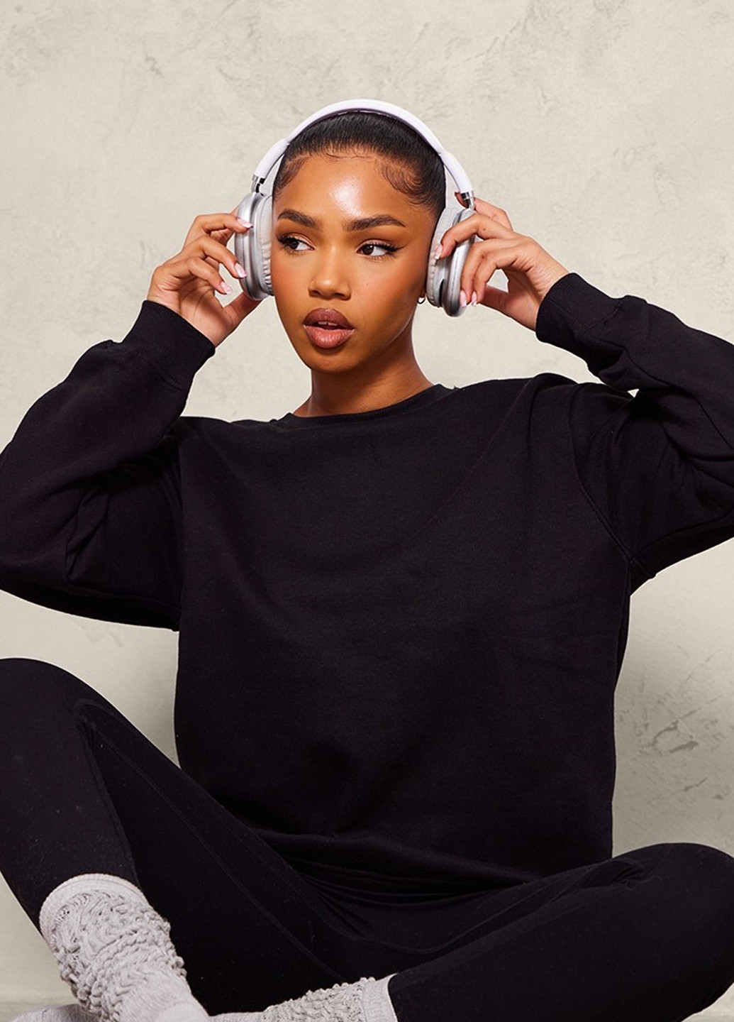 Чорний світшот PrettyLittleThing однотонний без декору (308792169)