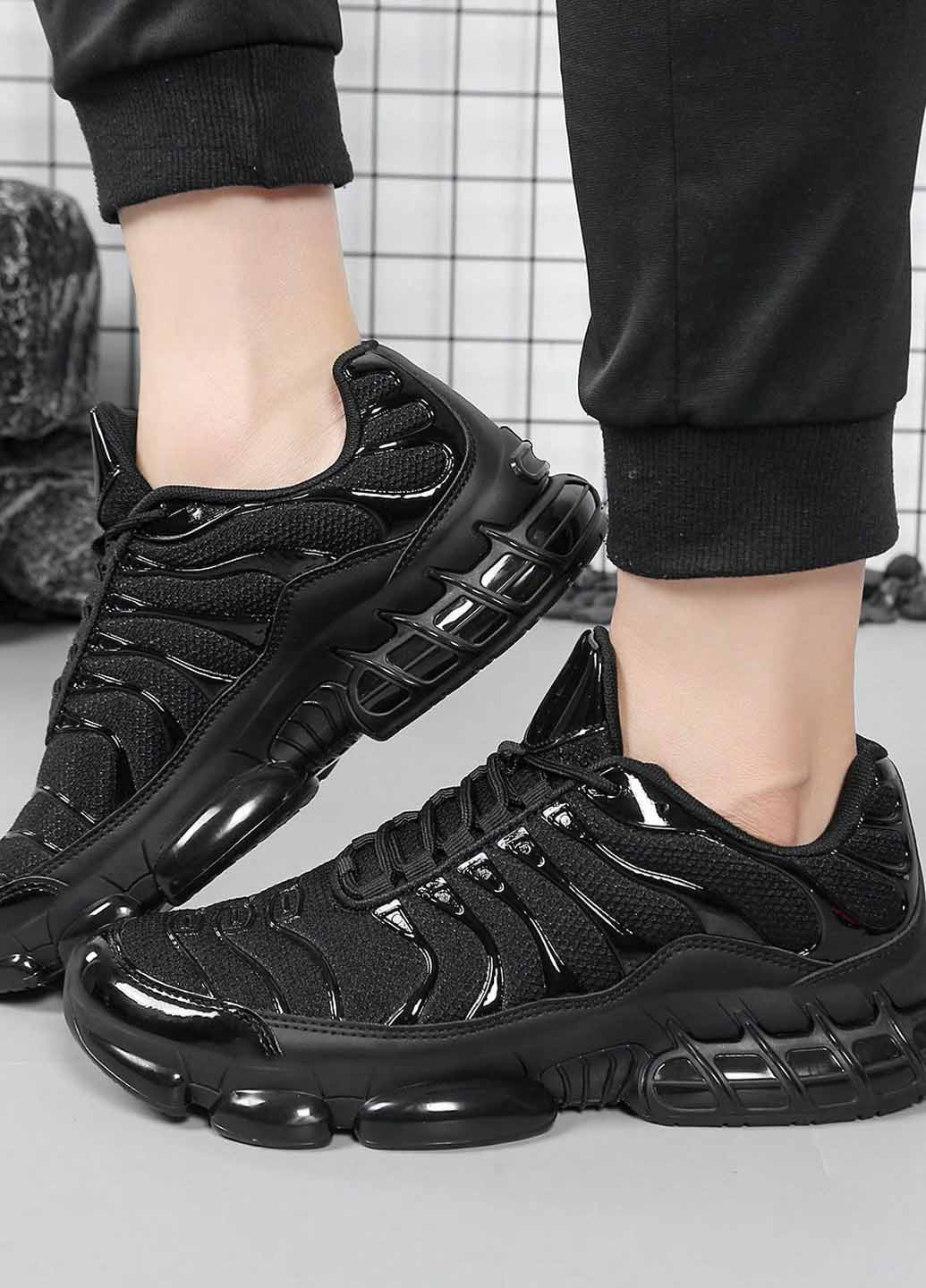 Черные демисезонные кроссовки SHEIN