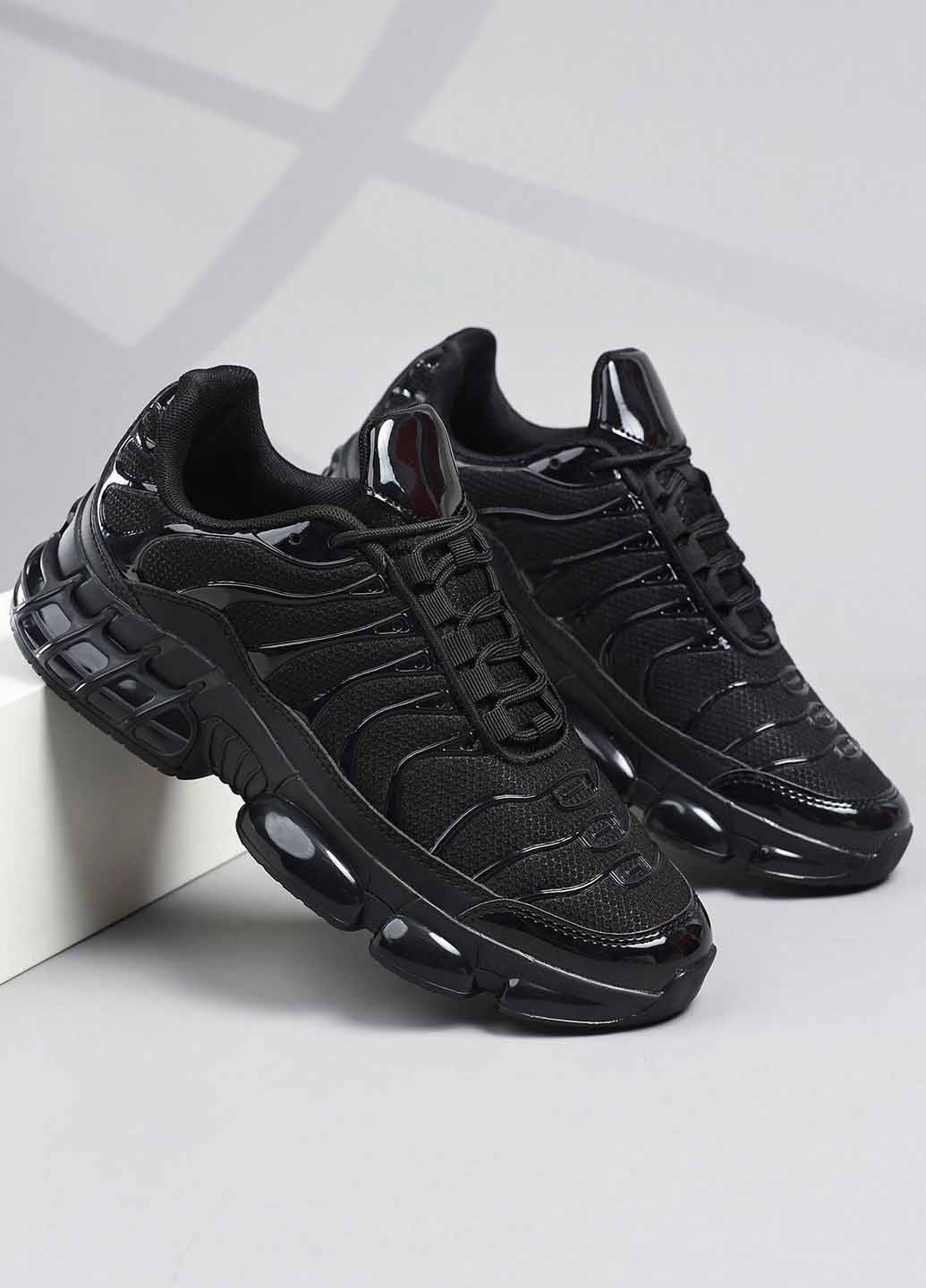 Черные демисезонные кроссовки SHEIN