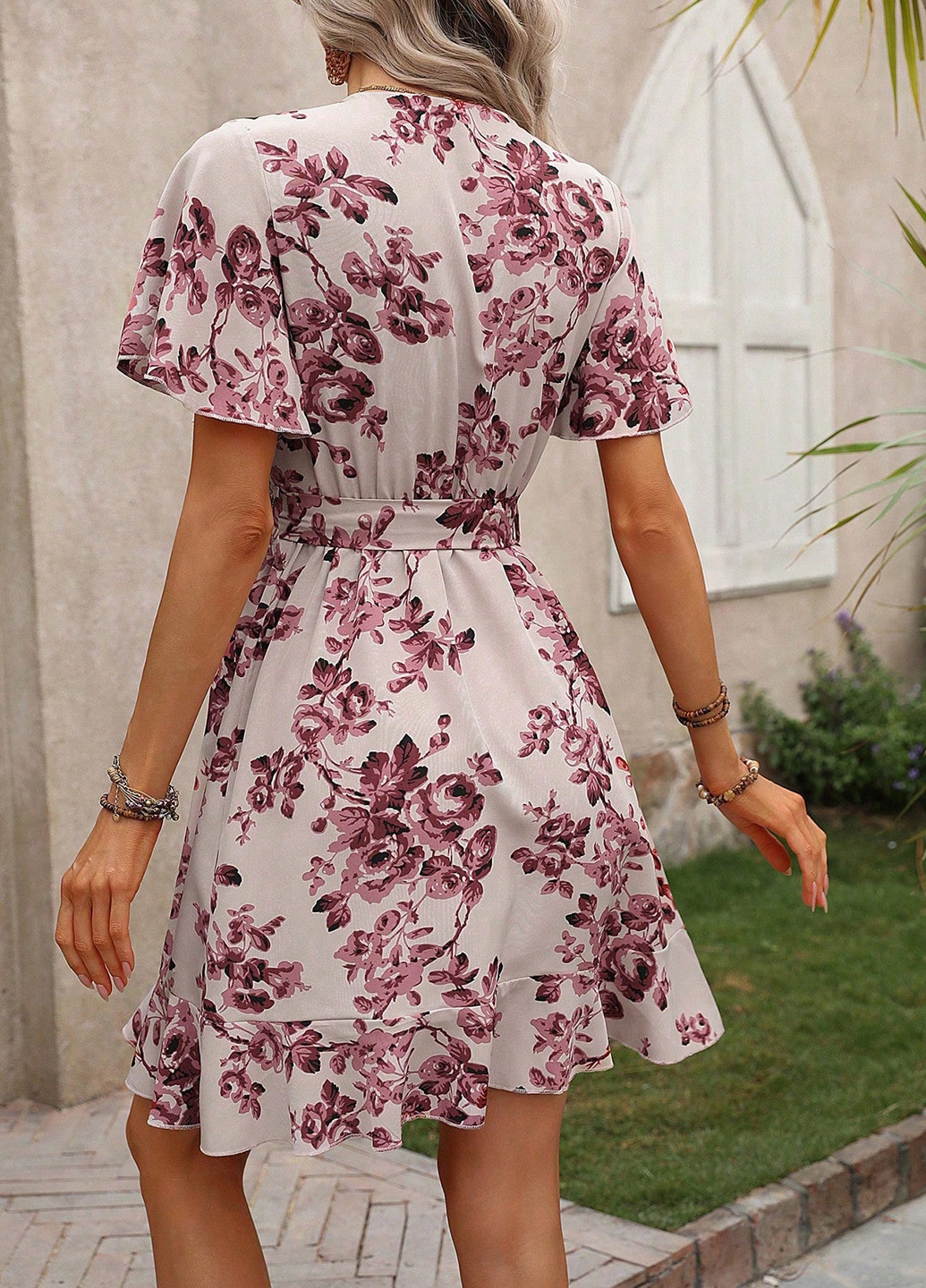 Світло-бежева кежуал сукня на запах SHEIN з квітковим принтом