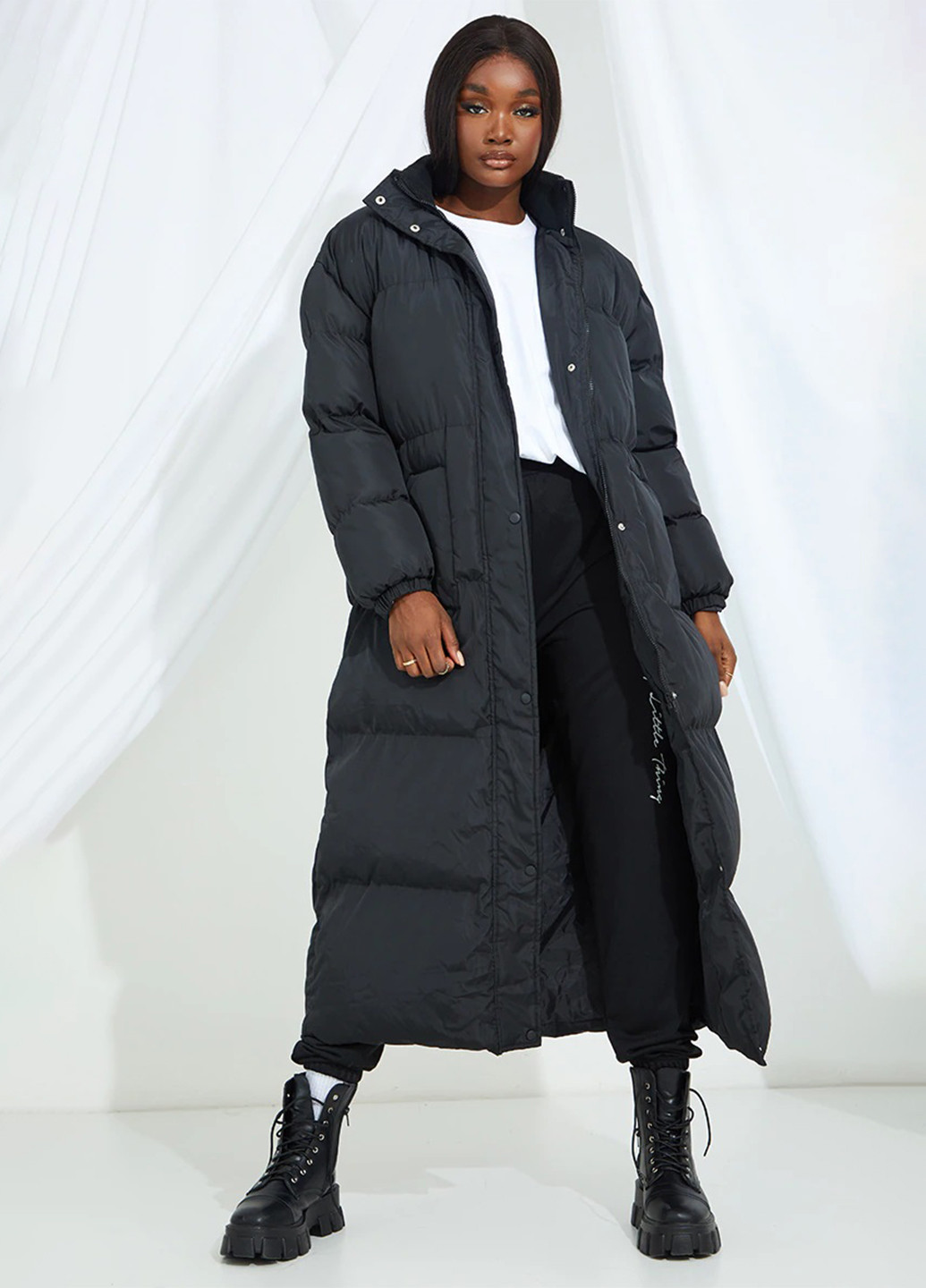 Черная зимняя куртка PrettyLittleThing