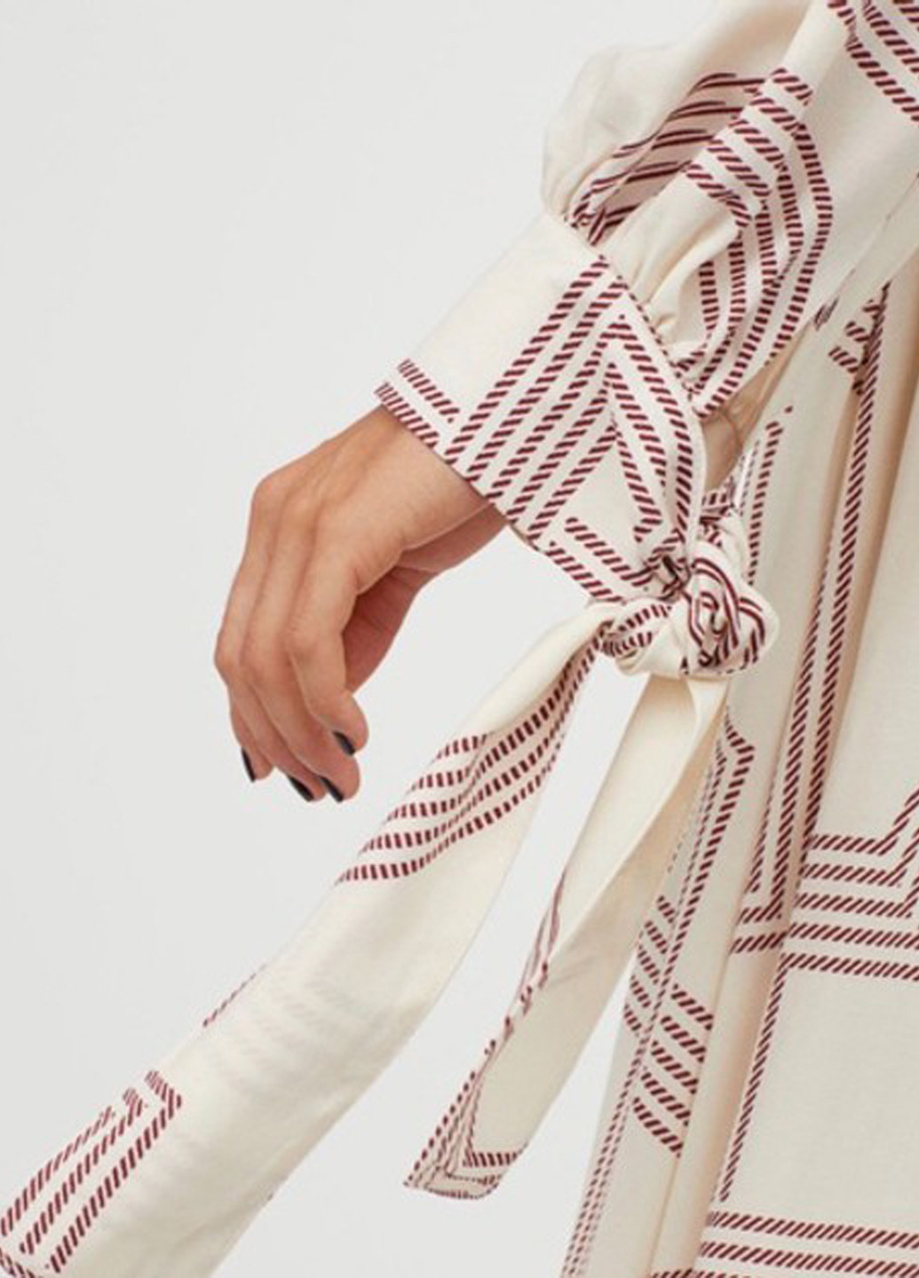Молочное кэжуал платье H&M с геометрическим узором