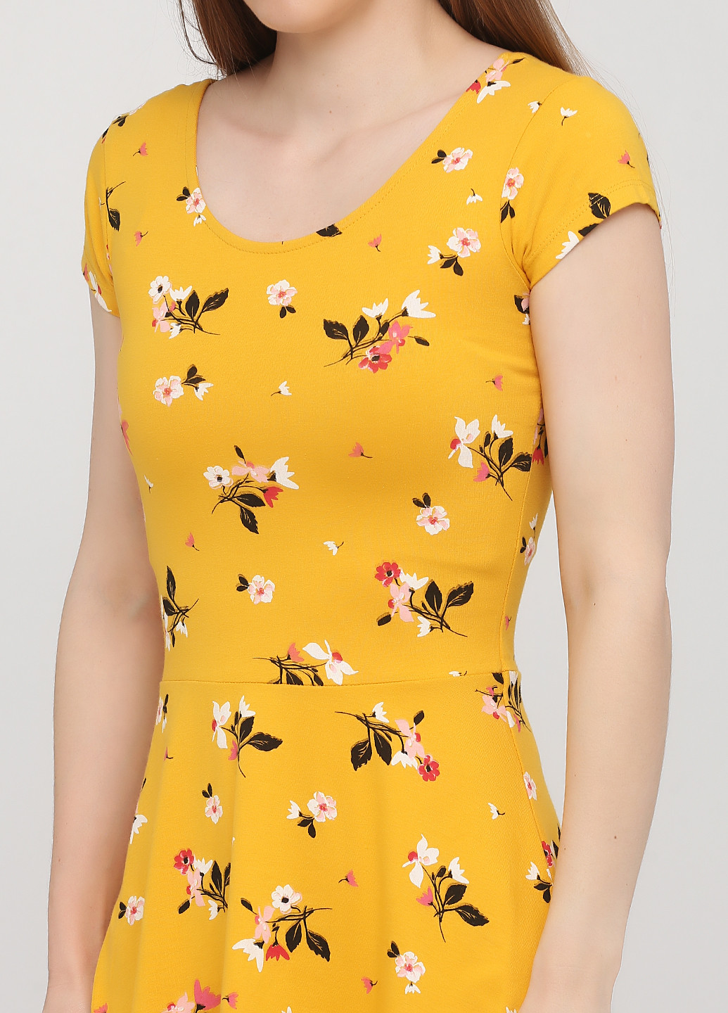 Желтое кэжуал платье клеш C&A с цветочным принтом