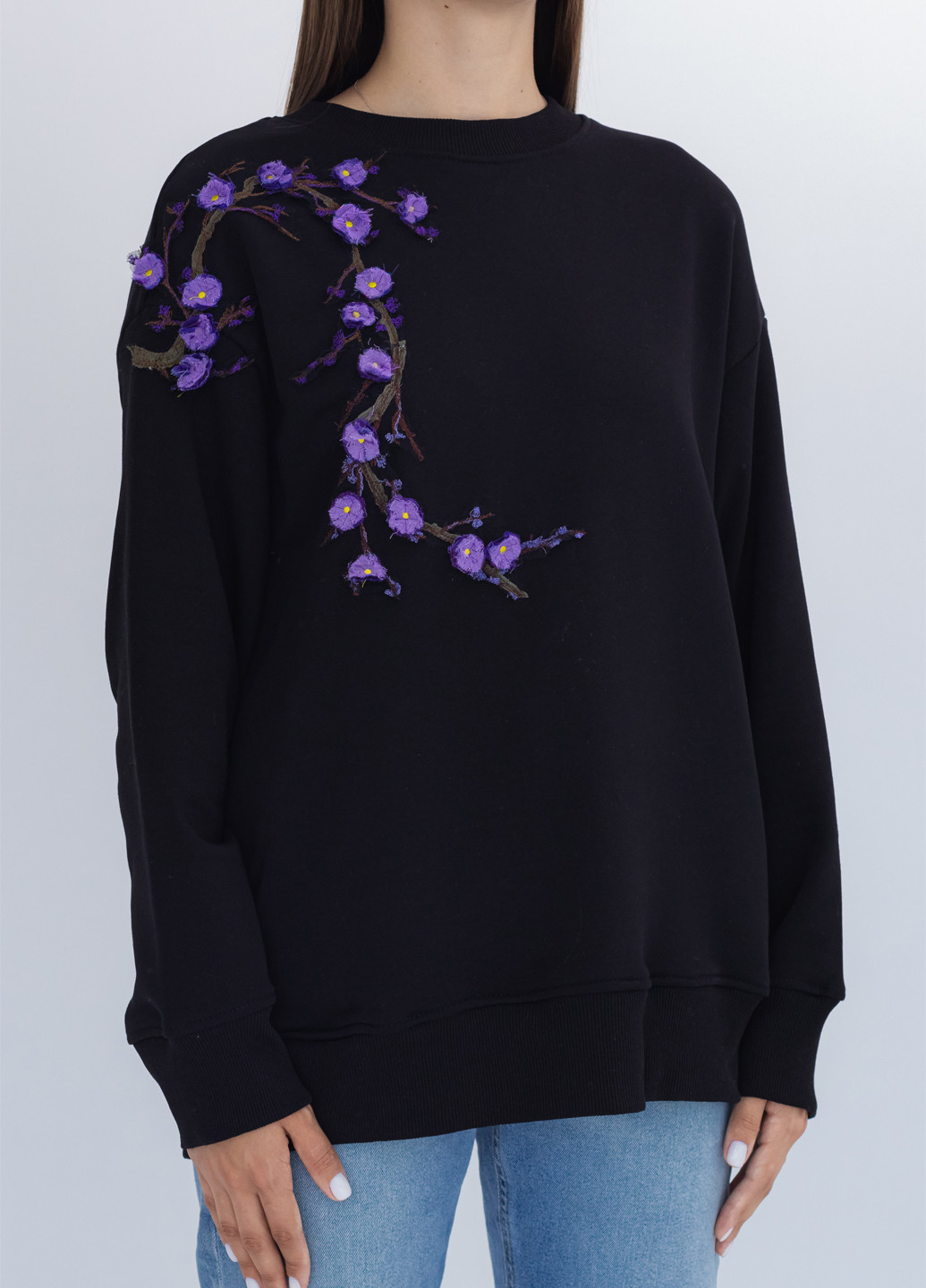 Черный свитшот Nora Kvittin однотонный аппликация, вышивка (301079921)