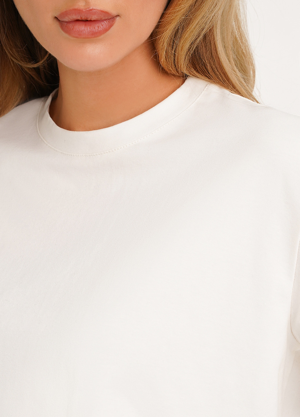 Молочная всесезон укороченная женская футболка KASTA design