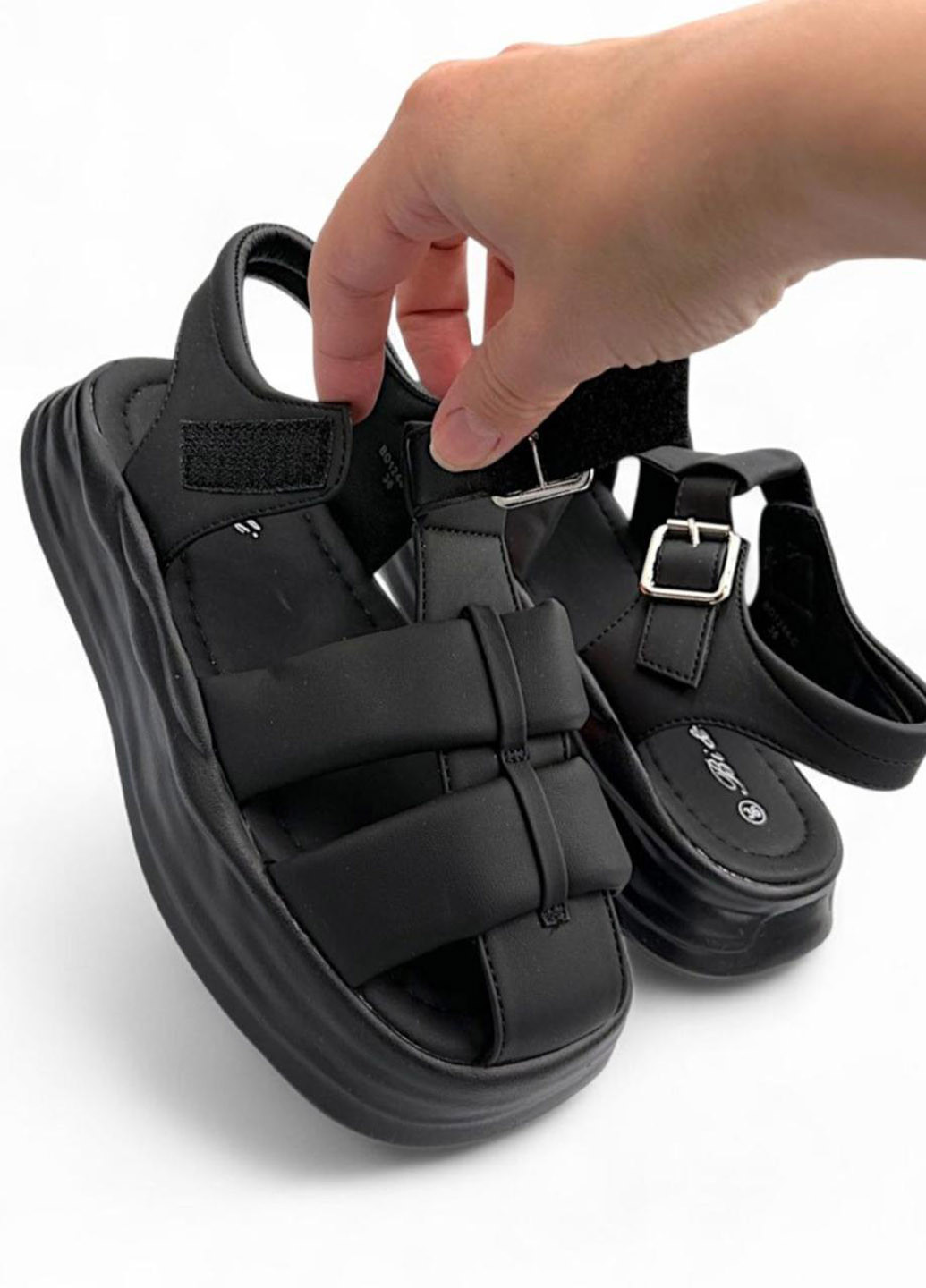 Черные босоножки Tom.M с пряжкой