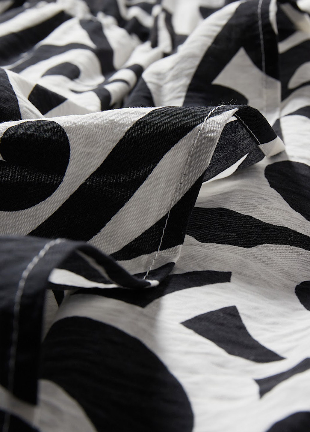 Чорно-білий кежуал сукня кльош, на запах C&A з квітковим принтом