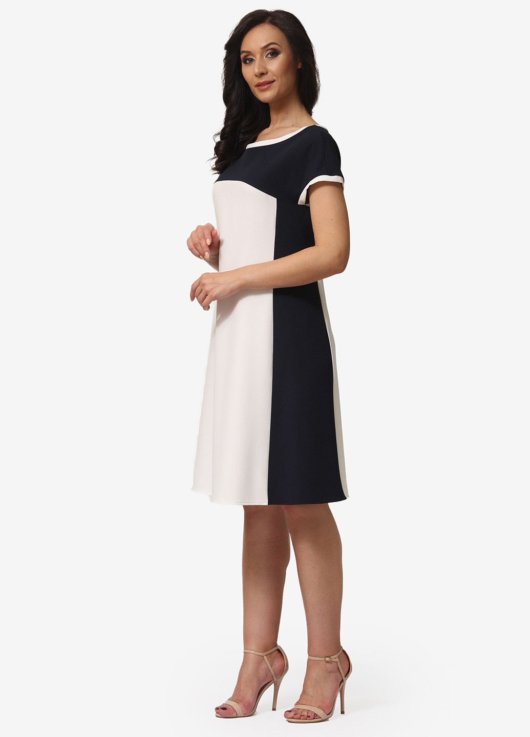Черно-белое кэжуал платье а-силуэт Alika Kruss однотонное