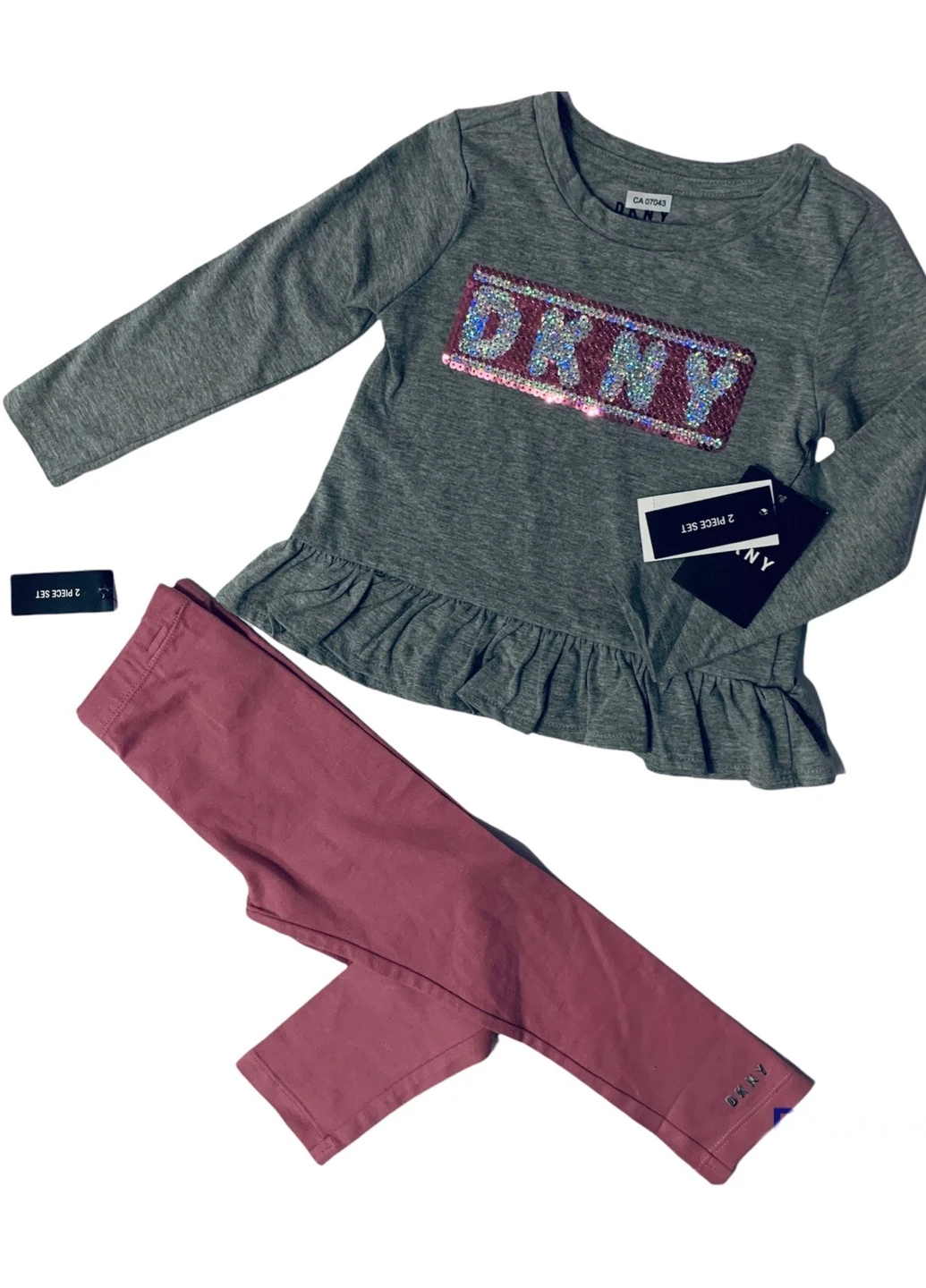 Сірий костюм DKNY