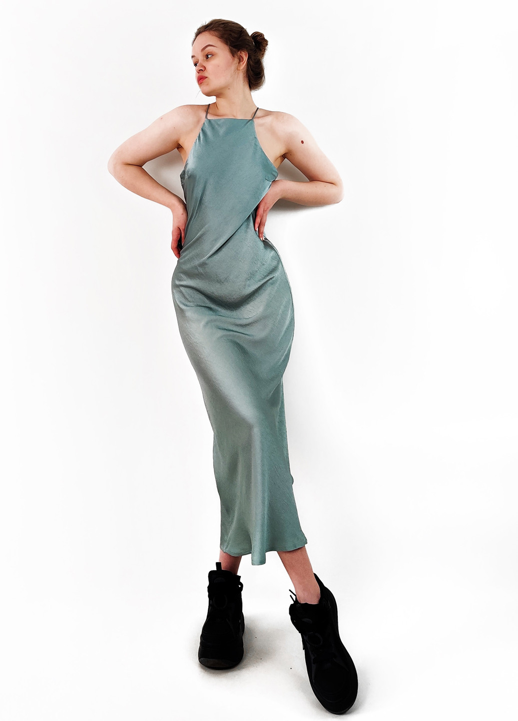 Серо-зеленое кэжуал платье платье-комбинация, с открытой спиной Oasis однотонное