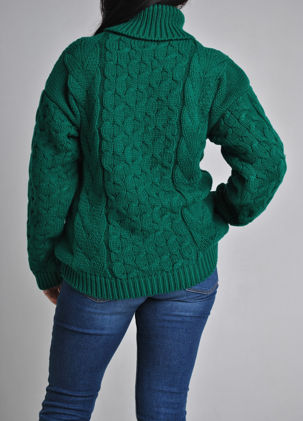 Зеленый зимний свитер с косами Berta Lucci